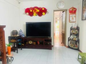 Cần bán gấp căn nhà Nguyễn Trãi, Quận Thanh Xuân , DT 80M2, Tầng 4 , MT4m, Dài 20m, Gía 4,3 tỷ.